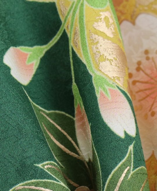 成人式振袖[古典柄]緑で裾濃紫・金の雲取り、赤黄の椿に花々[身長172cmまで]No.913